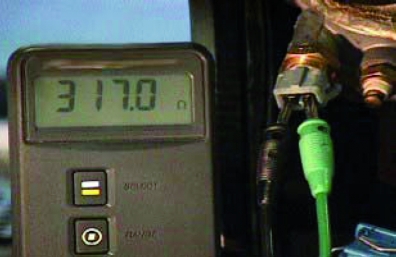 Pomiar wewnętrznej oporności czujnika przy rozgrzanym silniku.