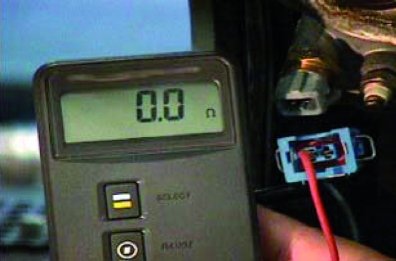Pomiar oporności przewodu od wtyczki czujnika do wtyczki modułu sterującego.